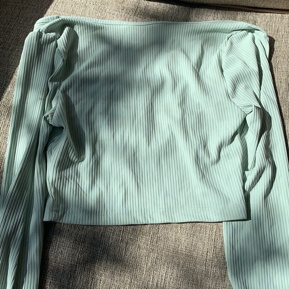 Sage green long sleeve ruched crop top - Picture 2 of 3